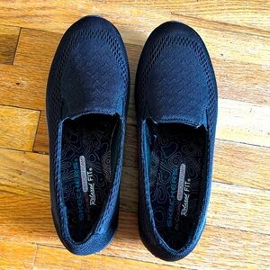 Skechers Women’s Size 8 Slip on Shoes Excellent Condition